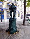 P1050133 Paris XV rue Alain Chartier fontaine Wallace rwk.jpg