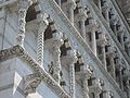 Duomo Lucca - détails galerie aveugle en façade.jpg