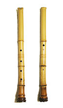 Photo d’un shakuhachi, flûte en bambou traditionnelle japonaise.
