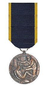 Edward Medaille aan lint.jpg
