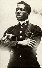 Eugene Bullard en uniforme avec le grade de caporal.