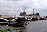 Grosvenor Bridge, River Thames, London, England.jpg