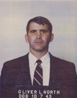 Oliver North durant son arrestation suite à l’affaire Iran-Contra.