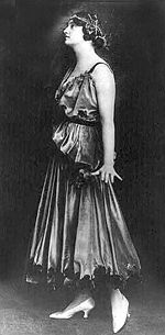 Mannequin portant une création de Jeanne Paquin.