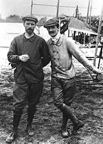 Gabriel Voisin (à droite) et Henry Farman