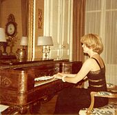 Brigitte François Sappey au piano forte.jpg