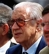 Une photo de la tête de Juan Antonio Samaranch avec des lunettes dessus