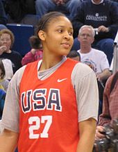 Maya Moore, premier choix de la draft 2011, avec un maillot de l’équipe des USA