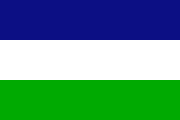 Trois bandes horizontales de haut en bas vert blanc bleu