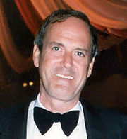 John Cleese aux Oscars en 1989.