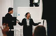 José Garcia (à droite) et Bruno Gaccio sur le plateau de Nulle part ailleurs au festival de Cannes de 1996.