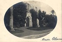 Photographie ancienne de l’entrée du musée vers 1890.