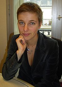 Clémentine Autain à son bureau de la mairie de Paris, mars 2006