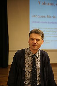 Jacques-Marie Bardintzeff lors d'une conférence à Apt en 2011.