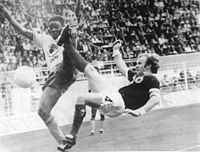 Bundesarchiv Bild 183-N0614-0028, Fußball-WM, Zaire - Schottland 0-2.jpg