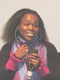 Fatou Diome lors d'une lecture publiqueà la Foire du Livre de Francfort en 2008