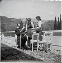 Pierre Gilliard avec les grandes-duchesses Olga et Tatiana