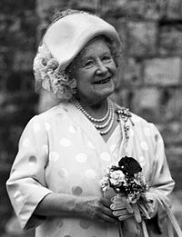 La reine mère photographiée par Allan Warren au château de Douvres