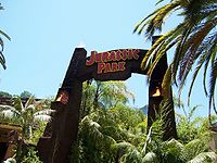Entrée de l'attraction Jurassic Park dans le parc Universal Studios Hollywood