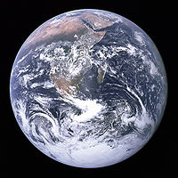 Photographie de la Terre prise depuis Apollo 17[Note 1].