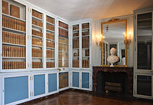 Chateau Versailles petit appartement Reine supplement de bibliotheque.jpg
