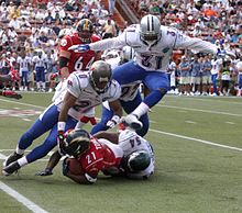 Accéder aux informations sur cette image nommée 2006 Pro Bowl tackle.jpg.
