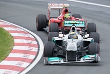 Photo de Nico Rosberg devançant Felipe Massa