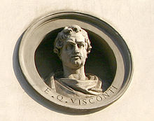 Buste en médaillon de E. Q. Visconti sur la façade (1829-30) du palais Brentani de Milan