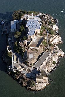 Accéder aux informations sur cette image nommée Alcatraz aerial.jpg.