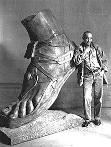 Andrey Lekarski et son sculpture monumentale "Le Pied d'Apollon du Belvédère"