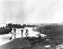 Photo de débarquement des soldats américains sur l'île d'Attu.