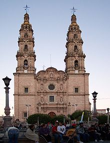 Accéder aux informations sur cette image nommée Basílica de San Juan de los Lagos.jpg.