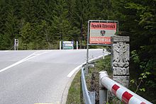 Route en travers de la frontière Schengen.