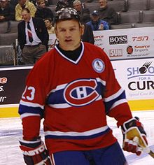 Photo de Brian Bellows avec le maillot des Canadiens de Montréal.