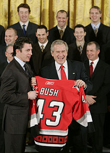 Photographie de Brind'Amour avec le président Bush en 2006