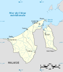 Carte topographique de Brunei représentant les districts et leur chef-lieu, les lacs et cours d'eau.