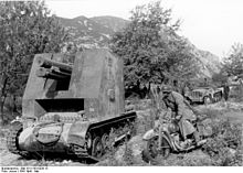Bundesarchiv Bild 101I-163-0328-15, Griechenland, Panzer I B mit I.G. 33.jpg