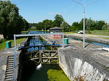 Photographie montrant l'écluse de Thun-Saint-Martin sur le canal de l'Escaut