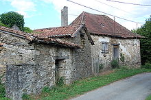 Une ferme très ancienne au Roule, un village de Châlus