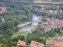 Photographie montrant les deux ponts de Coudes sur la rivière Allier