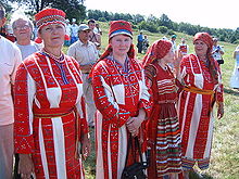 Femmes erzianes de l'oblast de Penza ayant revêtu leur costume traditionnel.