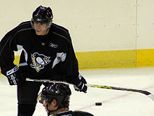Photographie de Malkine avec le maillot noir des Penguins en 2006.