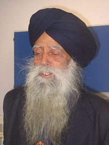 Fauja Singh in 2007.jpg