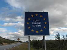 Panneau de signalisation routière aux couleurs du drapeau européen.