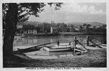 Au début des années 1900, la gare et le bac à traille, vus de l'autre rive du canal de Miribel (disjonction du Rhône).