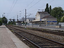 Les voies de la gare en direction de Paris.