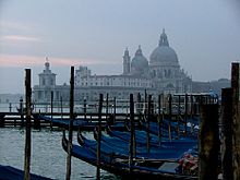 Photographie typique de Venise avec ses gondoles