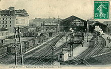 Carte postale du début du XXe siècle montrant l'intérieur de la gare et la halle