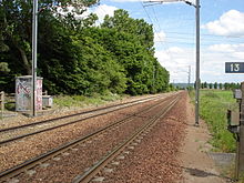 La ligne au passage à niveau n° 13 (PK 43,548).