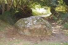 Un des mégalithes découverts à proximité immédiate du château de Châlus Chabrol